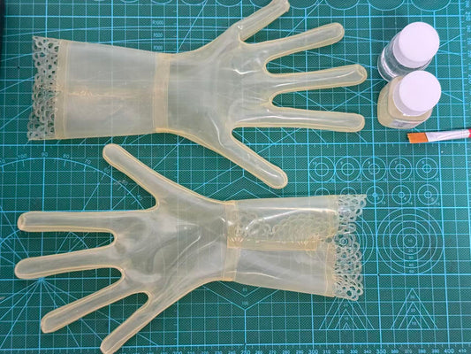 Lace trim gloves